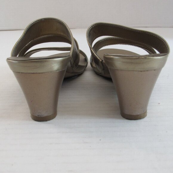 Jaclyn Smith Gold Strappy Slip On Open Toe Wedge Sandals Size 6.5M - Picture 6 of 14
